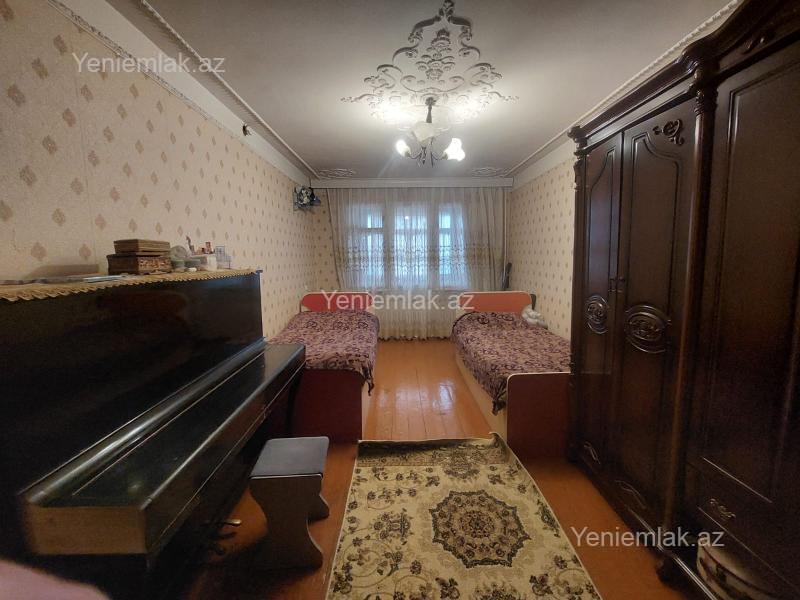 Satılır 4 otaqlı köhnə tikili 100 m²