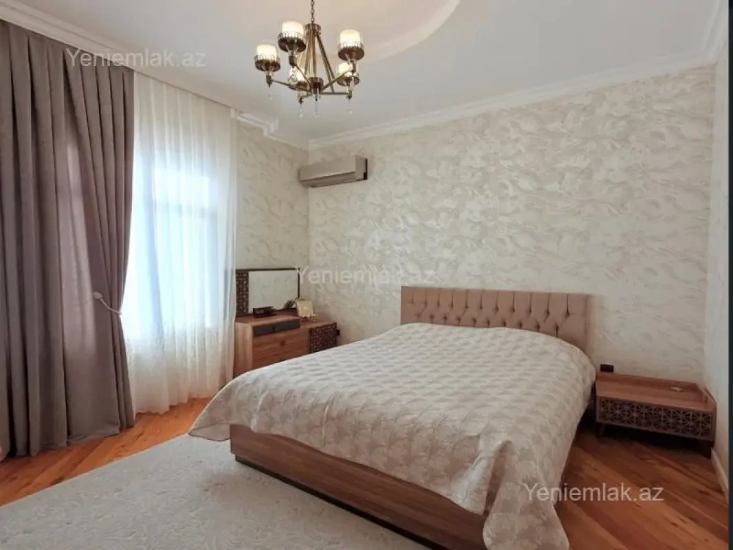 Satılır 5 otaqlı həyət evi 384 m²