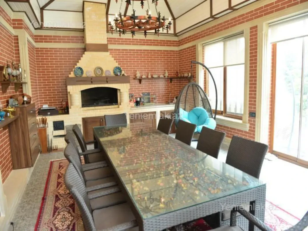 Satılır 6 otaqlı həyət evi 350 m²