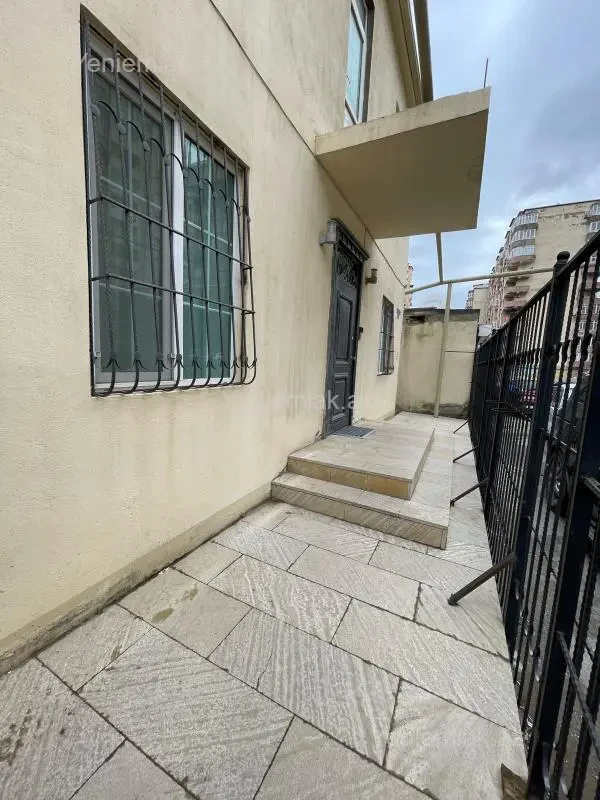 Satılır 5 otaqlı həyət evi 310 m²