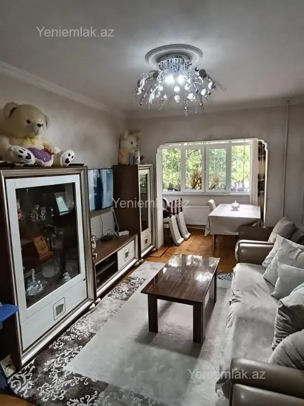 Satılır 2 otaqlı köhnə tikili 70 m²