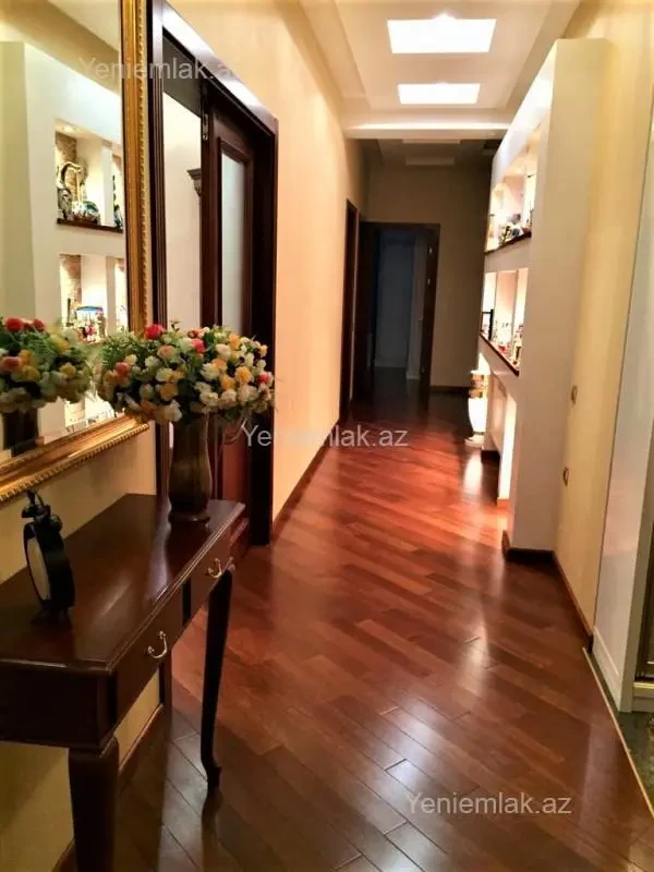 Satılır 5 otaqlı yeni tikili 220.5 m²