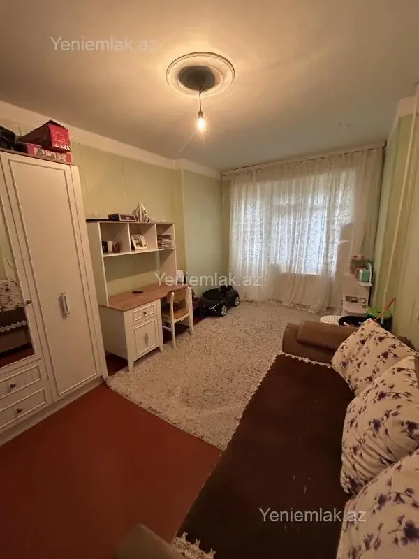 Satılır 2 otaqlı köhnə tikili 60 m²