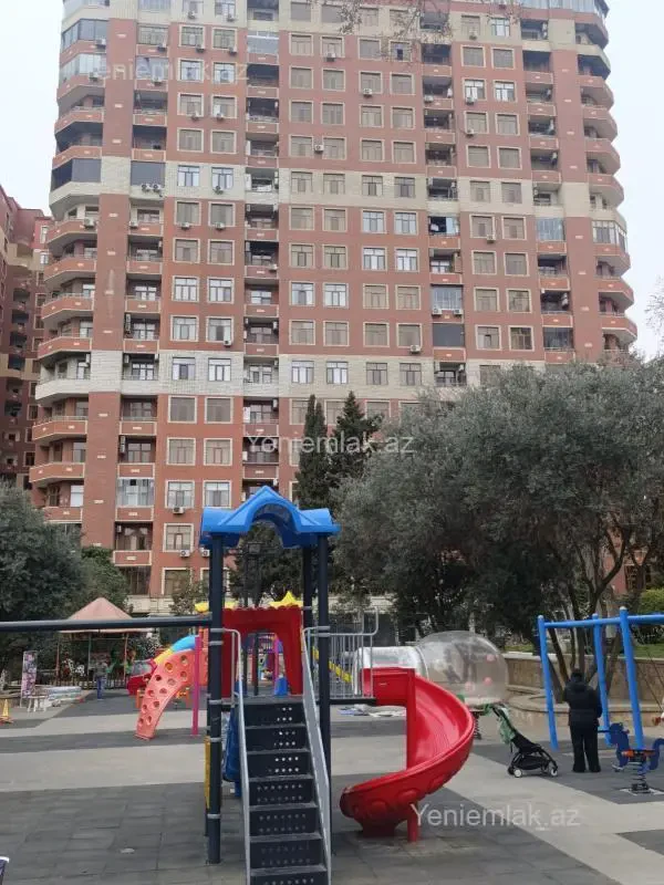Satılır 4 otaqlı yeni tikili 130 m²