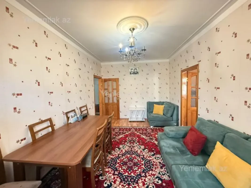 Satılır 5 otaqlı köhnə tikili 120 m²