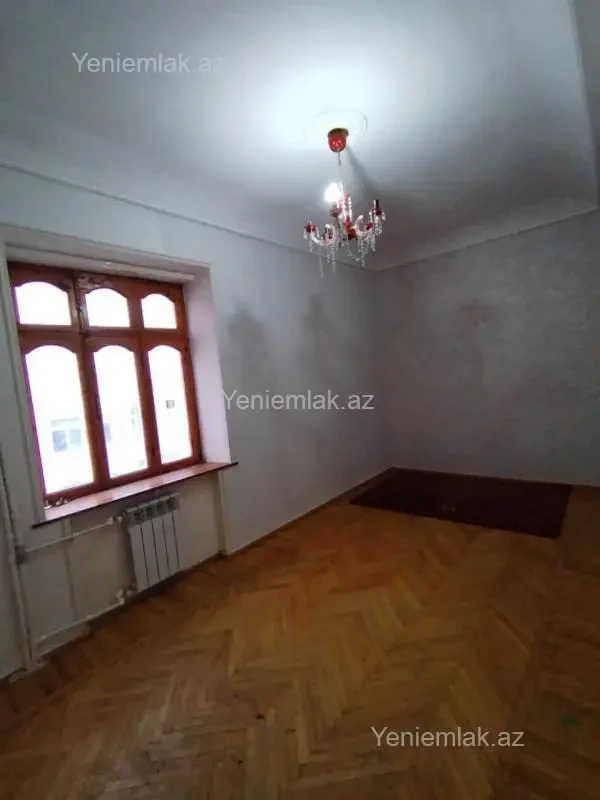 Satılır 2 otaqlı köhnə tikili 50 m²