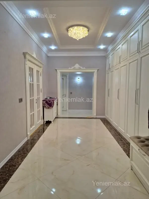 Satılır 3 otaqlı yeni tikili 137.5 m²