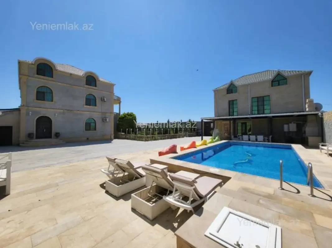 Satılır 14 otaqlı həyət evi 900 m²