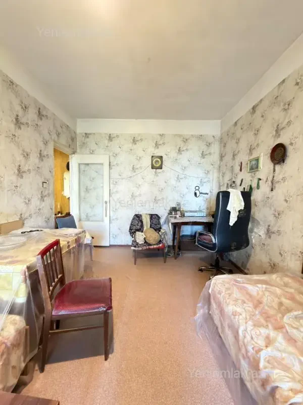 Satılır 3 otaqlı köhnə tikili 80 m²