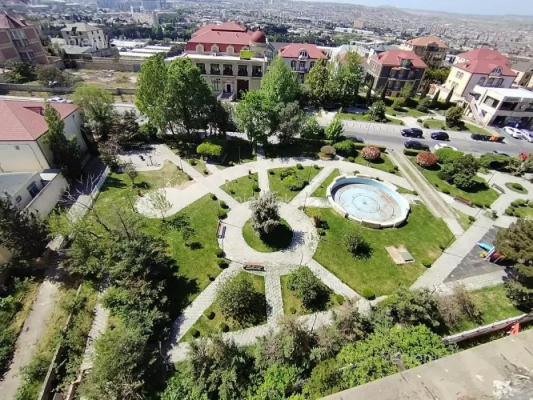 Satılır 4 otaqlı köhnə tikili 100 m²