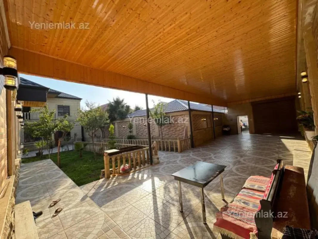 Satılır 5 otaqlı həyət evi 240 m²