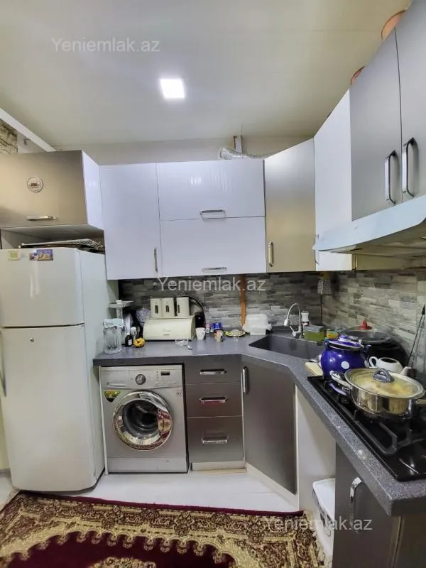 Satılır 3 otaqlı köhnə tikili 130 m²