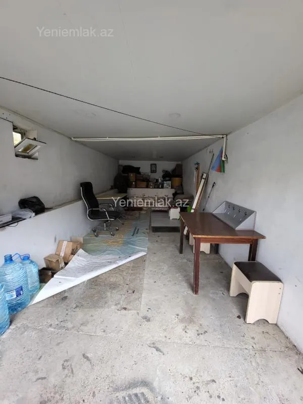 Satılır 3 otaqlı köhnə tikili 130 m²