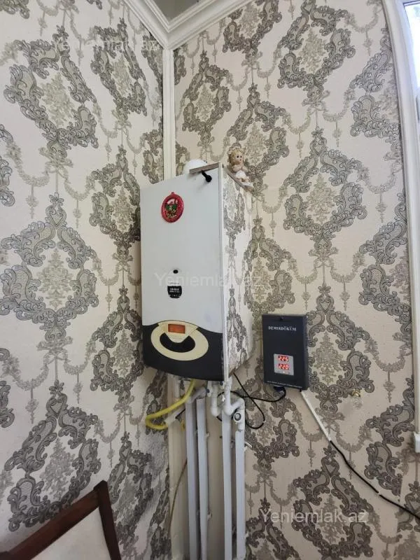 Satılır 3 otaqlı köhnə tikili 130 m²