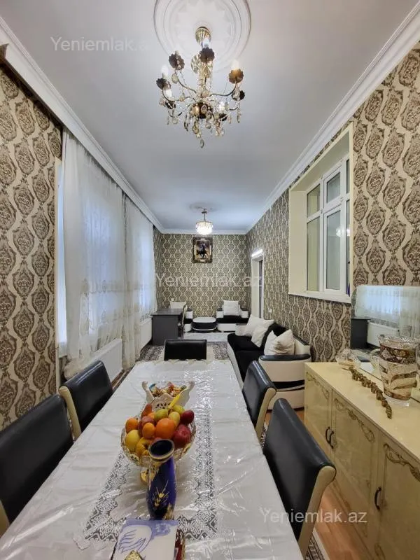 Satılır 3 otaqlı köhnə tikili 130 m²