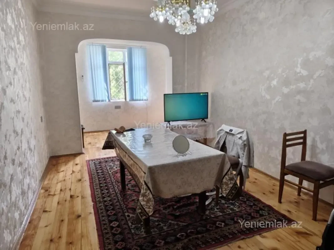 Satılır 3 otaqlı köhnə tikili 85 m²