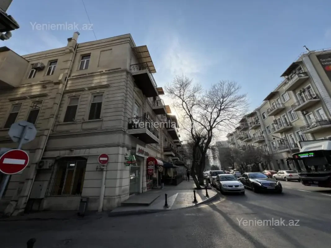 Satılır 3 otaqlı köhnə tikili 67.7 m²