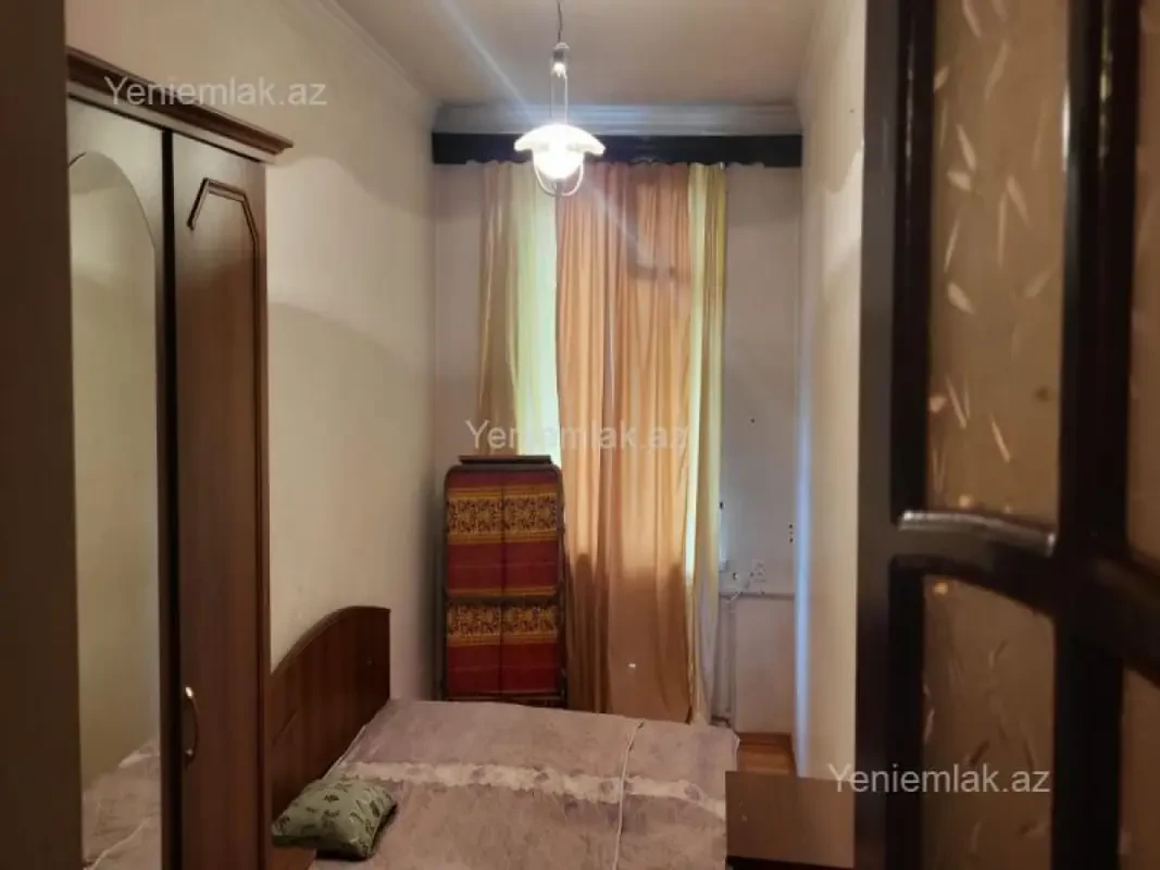 Satılır 2 otaqlı köhnə tikili 50 m²