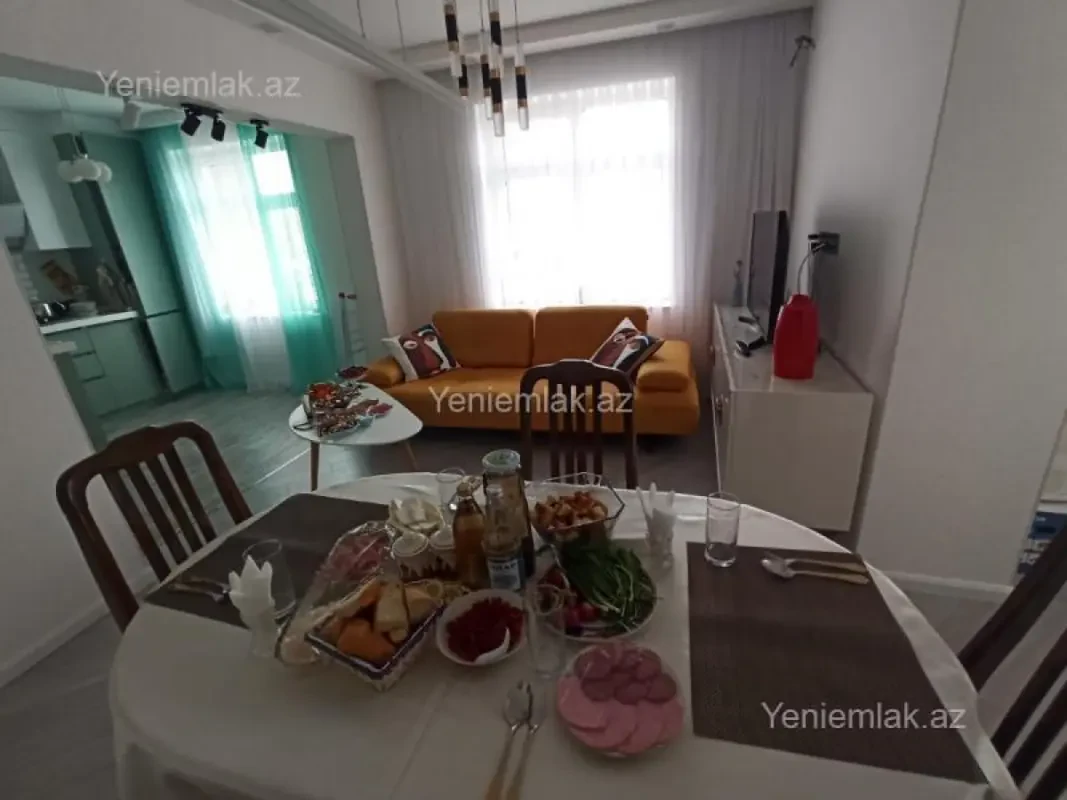 Satılır 2 otaqlı köhnə tikili 62 m²