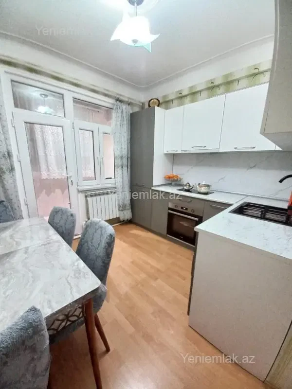 Satılır 2 otaqlı köhnə tikili 45 m²