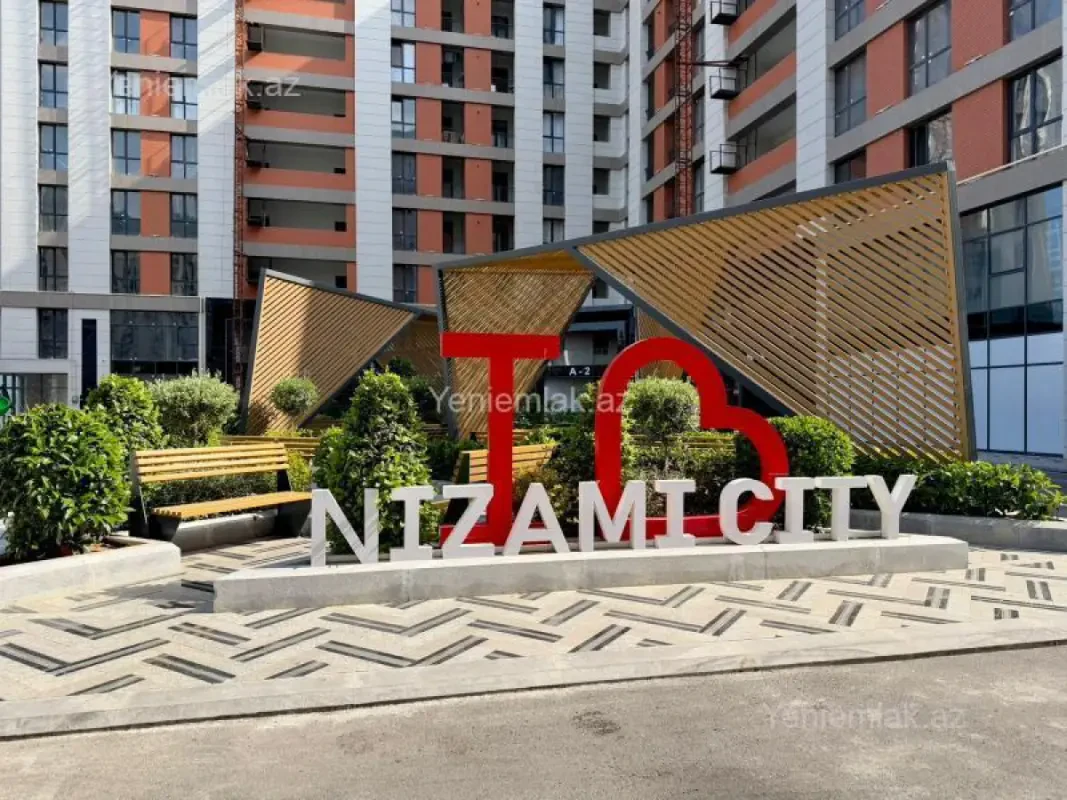 Satılır 4 otaqlı yeni tikili 130 m²