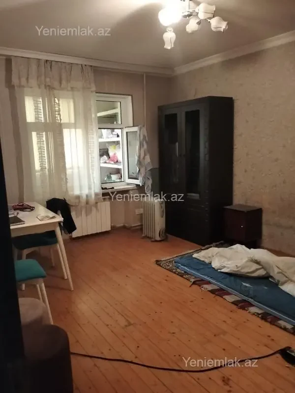 Satılır 2 otaqlı köhnə tikili 60 m²