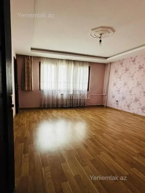 Satılır 4 otaqlı köhnə tikili 90 m²
