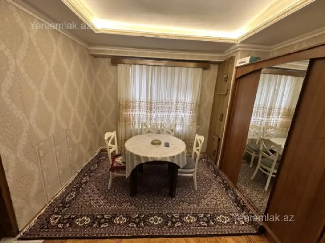 Satılır 4 otaqlı köhnə tikili 140 m²