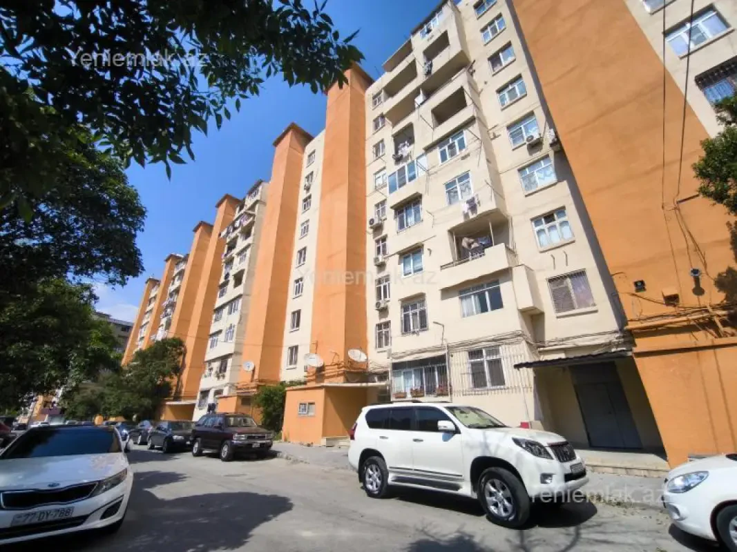 Satılır 4 otaqlı köhnə tikili 100 m²