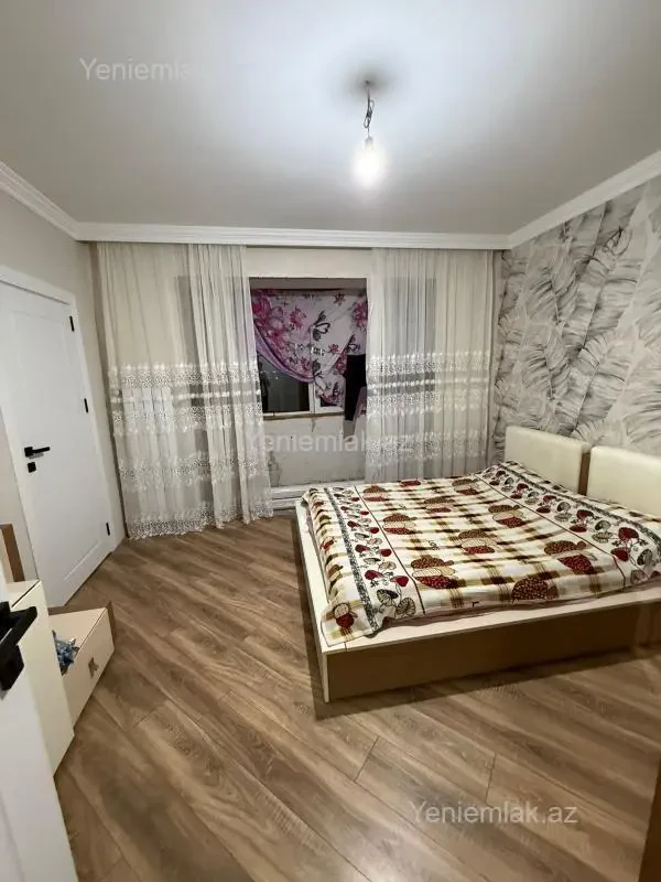 Satılır 4 otaqlı köhnə tikili 100 m²