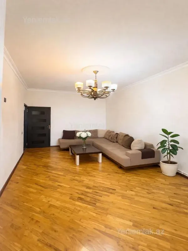 Satılır 3 otaqlı köhnə tikili 97 m²