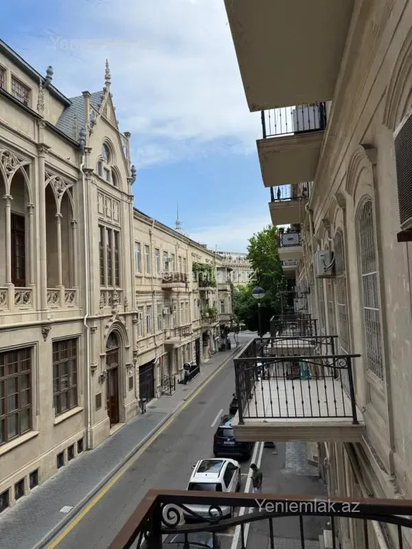 Satılır 2 otaqlı köhnə tikili 60 m²