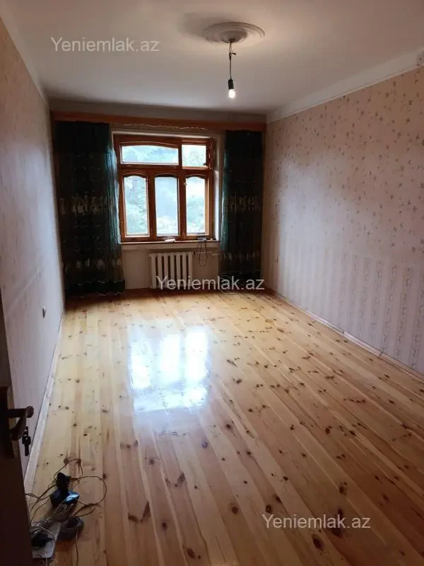 Satılır 1 otaqlı köhnə tikili 40 m²