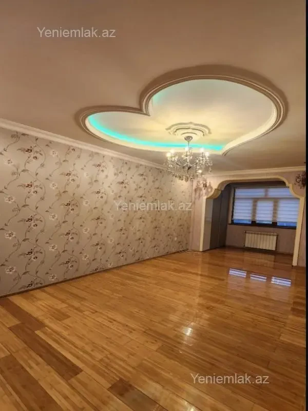 Satılır 4 otaqlı köhnə tikili 100 m²