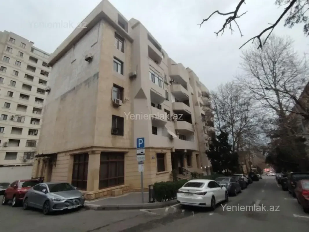 Satılır 4 otaqlı köhnə tikili 124 m²