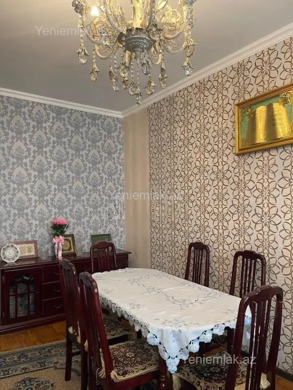 Satılır 4 otaqlı köhnə tikili 115 m²