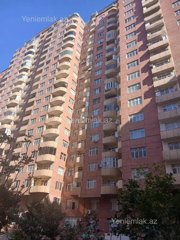 Satılır 4 otaqlı köhnə tikili 200 m²