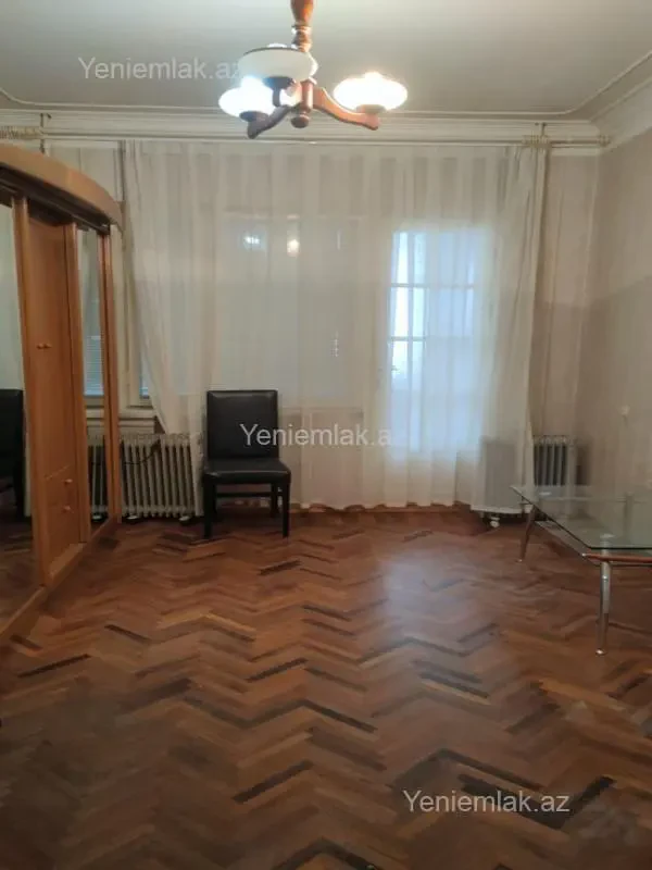 Satılır 3 otaqlı köhnə tikili 55 m²