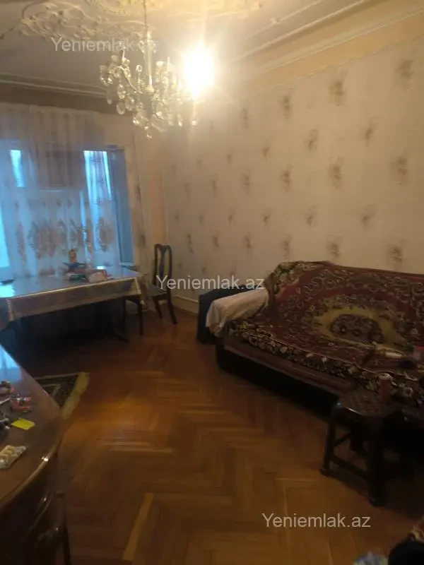 Satılır 3 otaqlı köhnə tikili 85 m²
