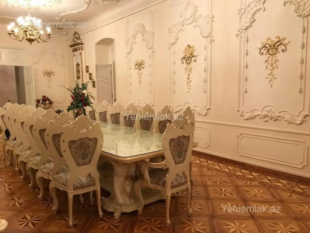 Satılır 6 otaqlı köhnə tikili 260 m²