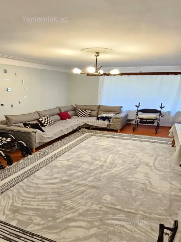 Satılır 4 otaqlı köhnə tikili 100 m²