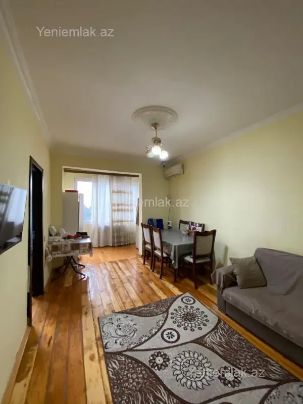 Satılır 2 otaqlı köhnə tikili 45 m²