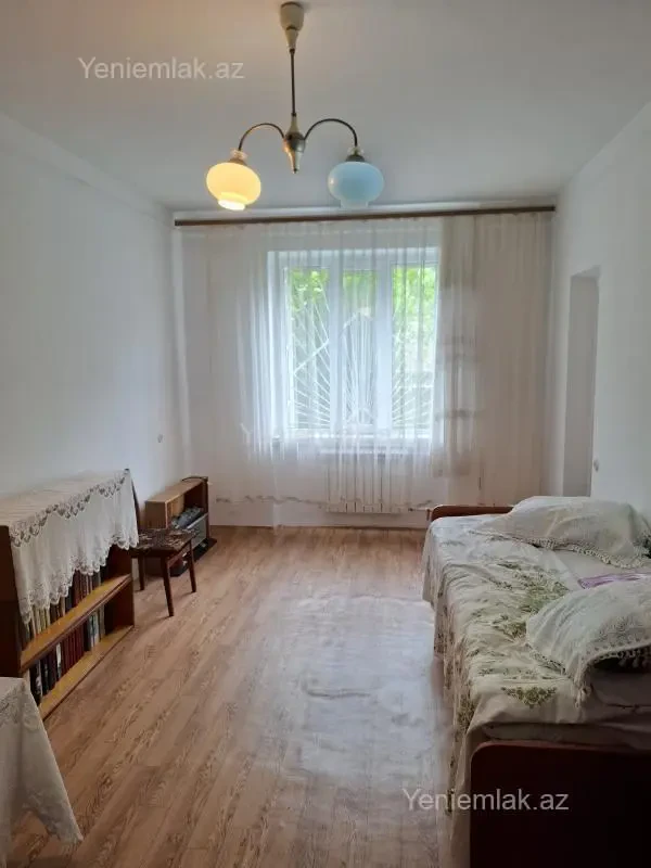 Satılır 2 otaqlı köhnə tikili 60 m²