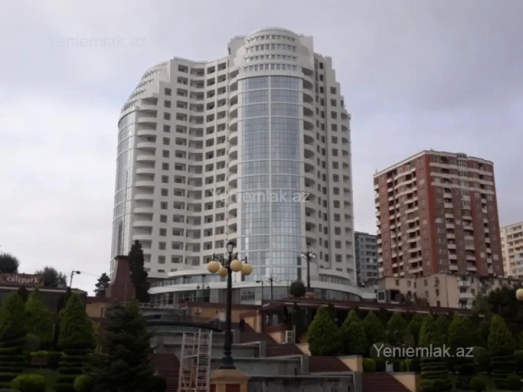 Satılır 4 otaqlı yeni tikili 200 m²