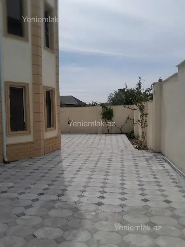 Satılır 8 otaqlı həyət evi 350 m²