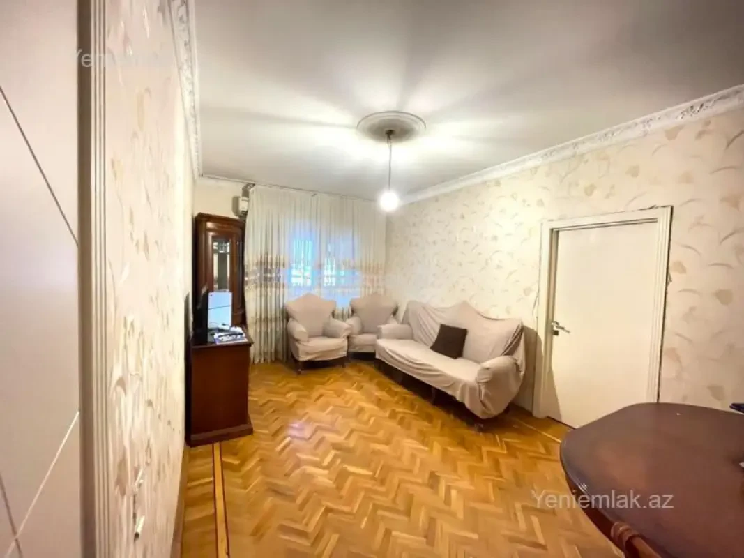 Satılır 5 otaqlı köhnə tikili 130 m²