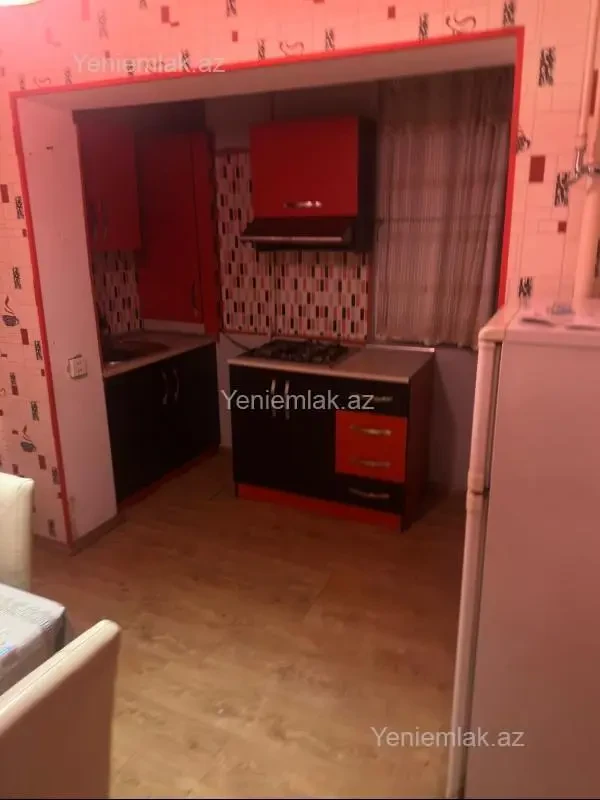 Satılır 1 otaqlı köhnə tikili 42 m²