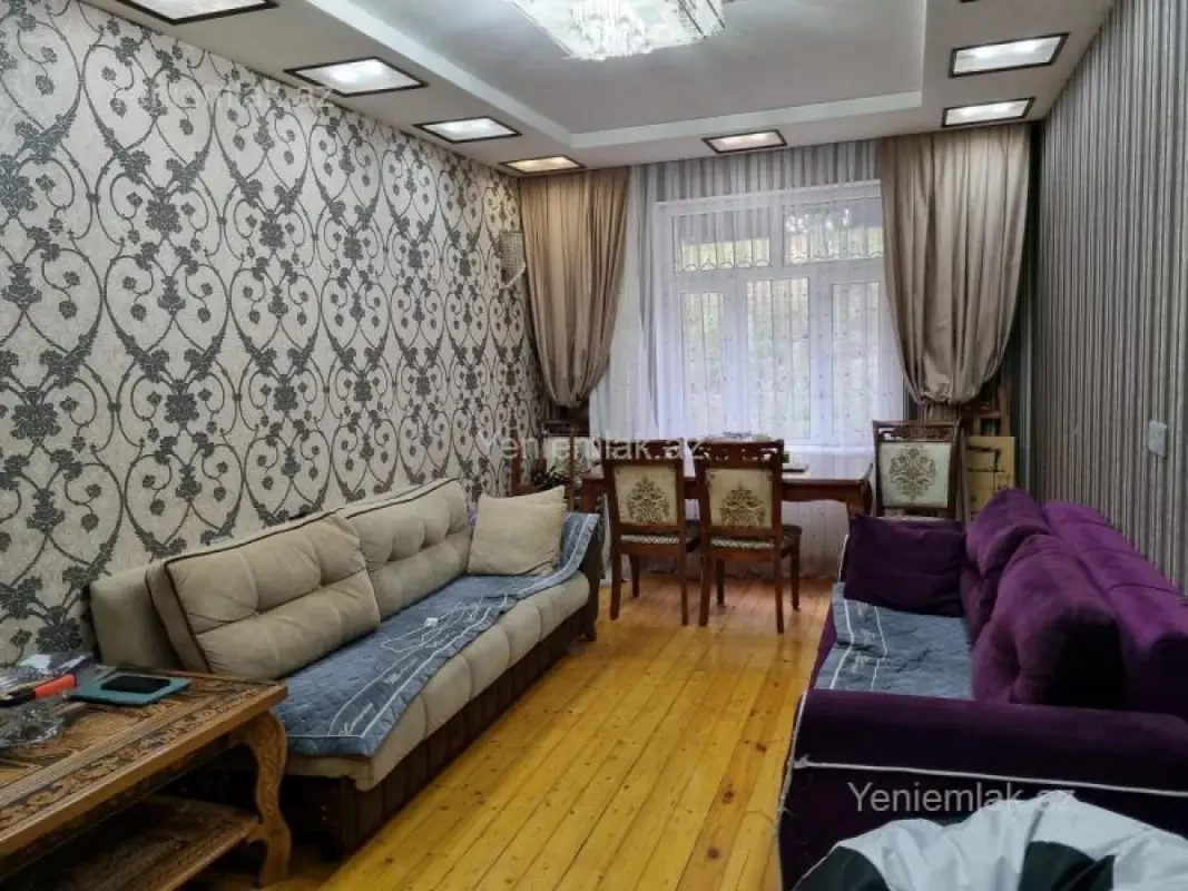 Satılır 4 otaqlı köhnə tikili 100 m²