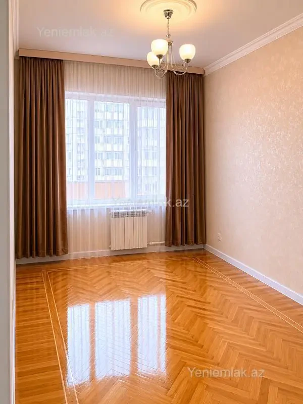 Satılır 4 otaqlı köhnə tikili 100 m²
