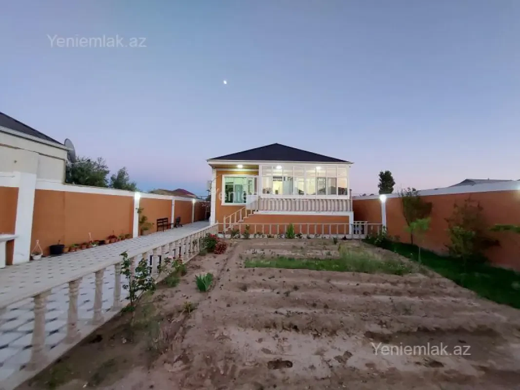 Satılır 4 otaqlı həyət evi 120 m²